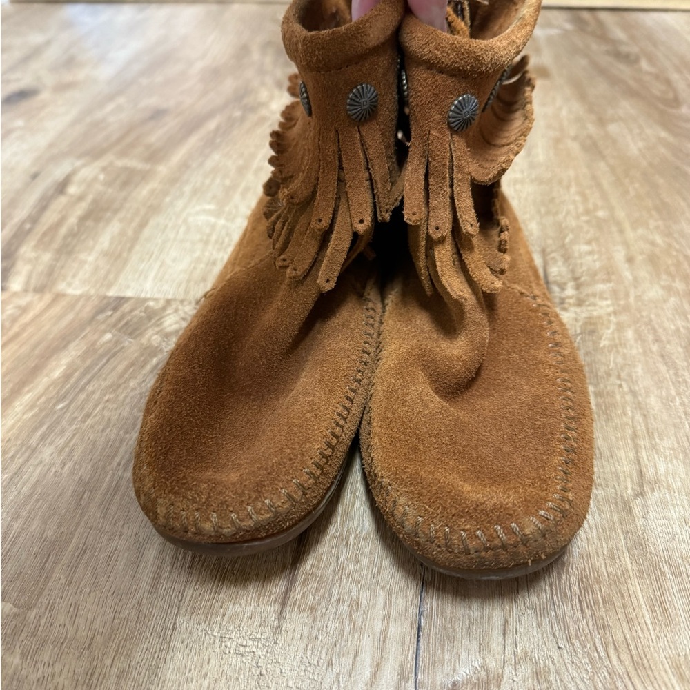 Minnetonka Tan Suede Ankle Booties size 8